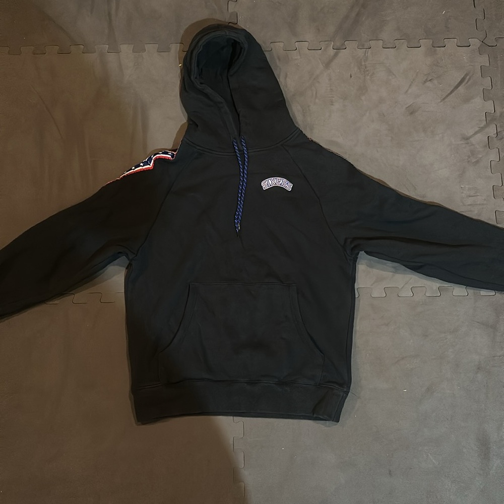 Mitchell and Ness 76ers hoodie - Picture 3 of 5